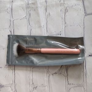 Brand New Luxie 516 Duo Fibre Powder Brush
